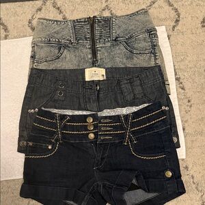 Lot of 3 size 1 or XS jeans shorts.